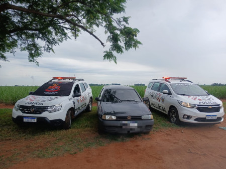 PM de SalmourÃ£o apreende carro com suspeita de adulteraÃ§Ã£o de sinal identificador