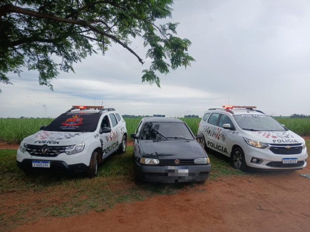 PM de Salmourão apreende carro com suspeita de adulteração de sinal identificador