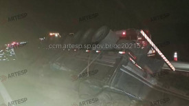 Motorista fica ferido apÃ³s carreta com cimento tombar na Raposo Tavares em Rancharia