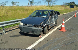 Batida de frente entre dois carros deixa feridos em rodovia de MartinÃ³polis