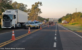Motociclista morre apÃ³s tentar desviar de boi na pista e colidir com caminhÃ£o na Rodovia JÃºlio Budisk, em Presidente Prudente