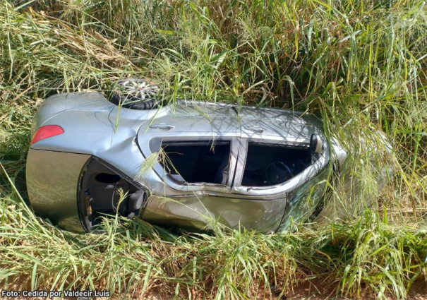 Motorista sofre ferimentos leves em acidente na vicinal Tupã - Bastos