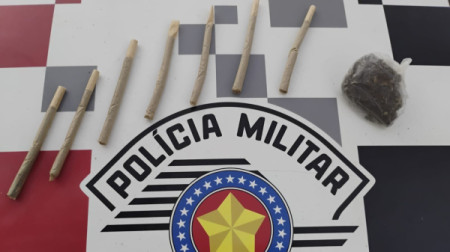 PM prende dois por trÃ¡fico e associaÃ§Ã£o para o trÃ¡fico em Adamantina
