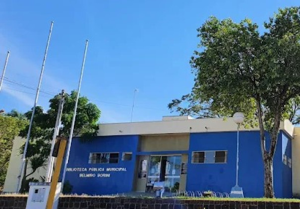 Alunos da E.E Benjamin Constant visitam Biblioteca Municipal Belmiro Borini