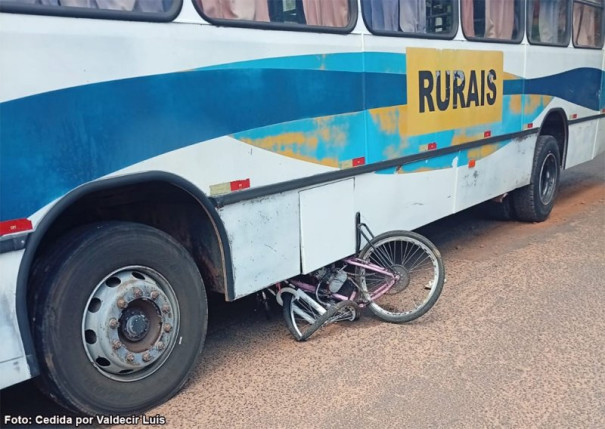 Jovem morre em acidente envolvendo ônibus e bicicleta motorizada em Bastos