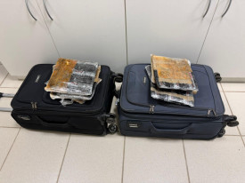 Passageiras de Ã´nibus sÃ£o presas com droga em rodovia da regiÃ£o; uma das suspeitas estava com uma crianÃ§a de 3 anos
