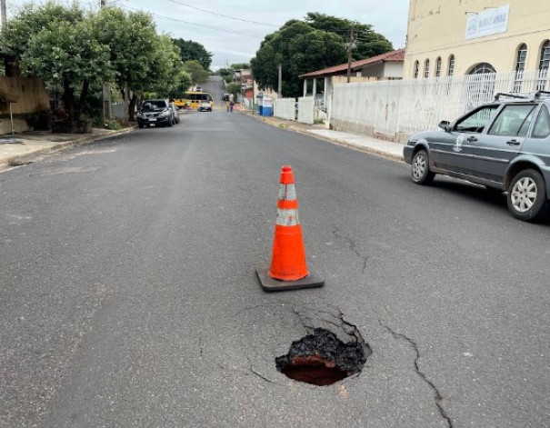 Chuvas e risco de erosão interditam Rua Rondon entre Avenida José Siqueira e a Rua Rodolfo Zaros em OC