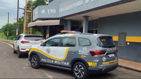 Motorista desobedece ordem de parada obrigatÃ³ria e, apÃ³s perseguiÃ§Ã£o policial, abandona carro furtado