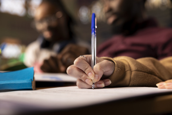 Concursos e processos seletivos oferecem vagas para diferentes níveis de escolaridade no Oeste Paulista