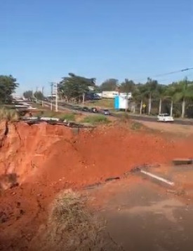Prefeitura de OC acompanha avanÃ§o das obras de recuperaÃ§Ã£o da erosÃ£o na Alameda Vasco Pigozzi