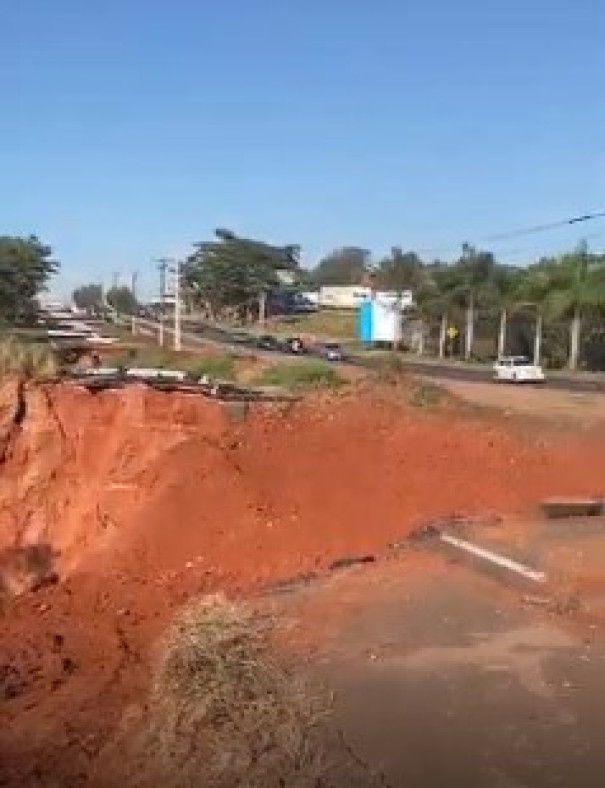 Prefeitura de OC acompanha avanço das obras de recuperação da erosão na Alameda Vasco Pigozzi