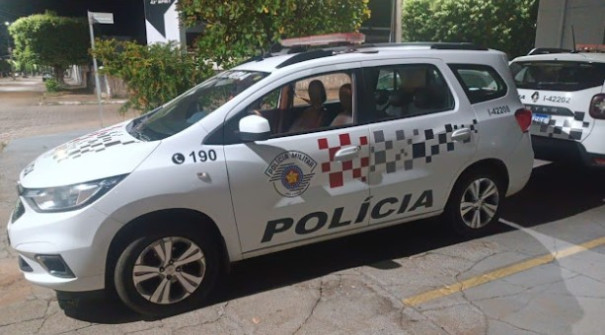 Munido de um facão, marido é preso por violência doméstica no bairro Vista Alegre