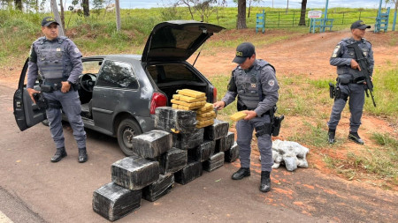 AÃ§Ã£o conjunta provoca prejuÃ­zo de R$ 1 milhÃ£o ao crime organizado com apreensÃ£o de mais de 260kg de drogas em Pirapozinho