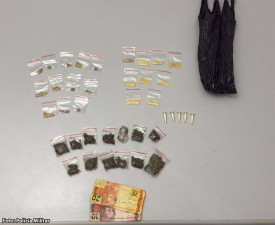 Homem Ã© flagrado com crack, maconha e cocaÃ­na e acaba preso por trÃ¡fico de drogas em Bastos