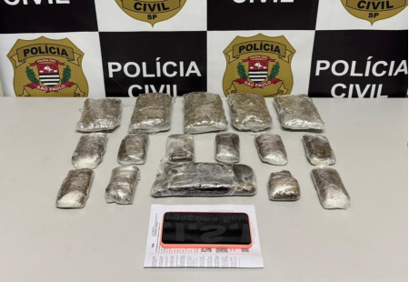 Mulher Ã© presa no Terminal RodovirÃ¡rio ao transportar bud e dry na bagagem