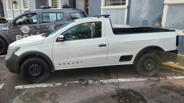 Com picape dublê, motorista tenta despistar abordagem policial, mas acaba preso em flagrante no Centro de Presidente Prudente