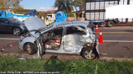 Engavetamento com caminhÃ£o e dois carros deixa feridos em rodovia de MartinÃ³polis