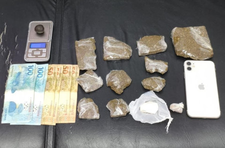 Jovem Ã© preso por trÃ¡fico de drogas na Vila Maria, em Presidente EpitÃ¡cio