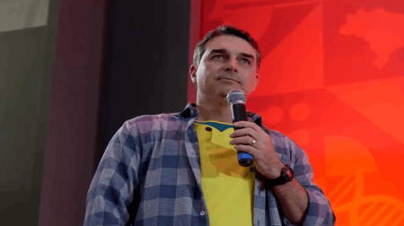 Na abertura da Feicorte, Flavio Bolsonaro promete âpragmatismo econÃ´micoâ nas relaÃ§Ãµes exteriores