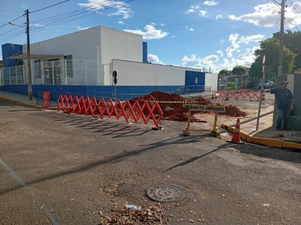 Galeria entupida: Prefeitura de OC interdita região do Posto do Primavera