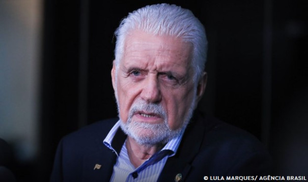Jaques Wagner anuncia saída da liderança do governo no Senado