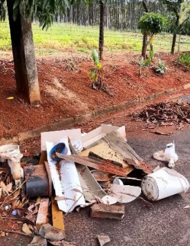 SAMA de OC realiza limpeza de estrada rural e reforÃ§a  importÃ¢ncia do descarte correto de resÃ­duos