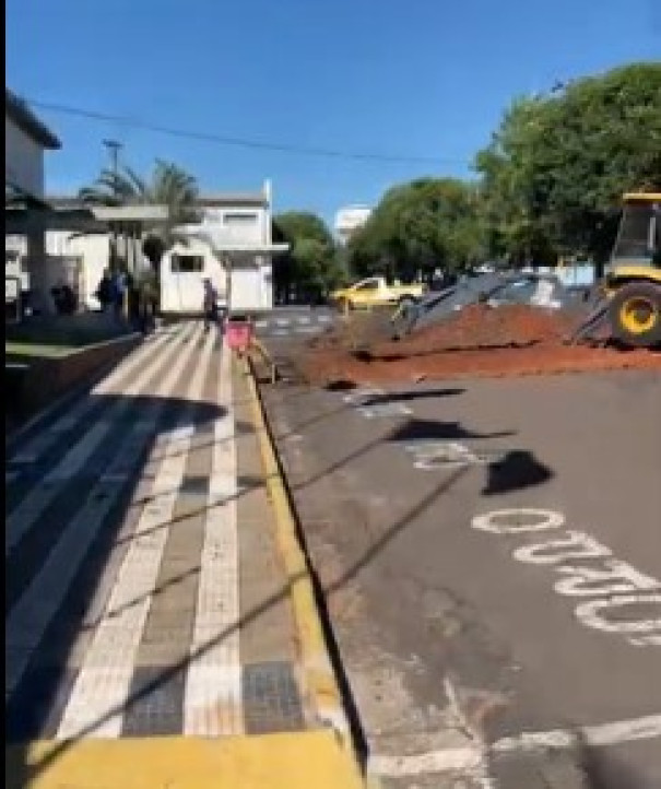 Prefeitura de OC inicia implantação de lombo faixa em frente ao Clube das Bandeiras