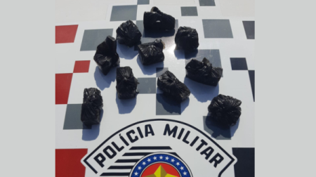 Homem Ã© preso por trÃ¡fico de drogas em LucÃ©lia apÃ³s denÃºncia Ã  PolÃ­cia Militar