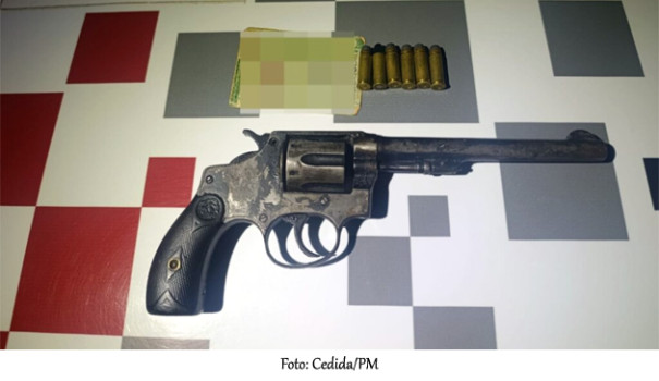 Polícia Militar prende homem por porte ilegal de arma de fogo em Lucélia