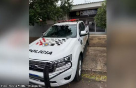 Dupla encapuzada invade casa, agride casal com tijoladas e foge de moto em Mirante do Paranapanema