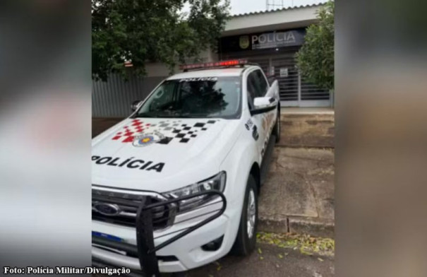 Dupla encapuzada invade casa, agride casal com tijoladas e foge de moto em Mirante do Paranapanema