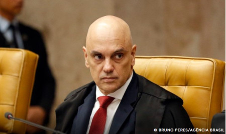 Moraes suspende visitas de FlÃ¡vio a Bolsonaro na prisÃ£o domiciliar