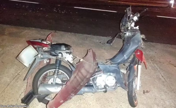 Mulher fica gravemente ferida após colisão entre moto e picape na SP-294 em Adamantina