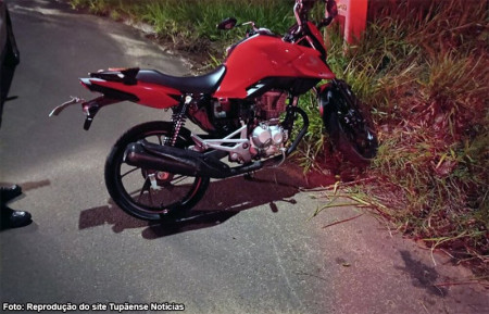 Motociclista sofre queda ao tentar fugir de abordagem em TupÃ£ e leva R$ 20 mil de multas