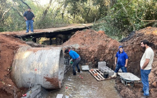 Prefeitura de Osvaldo Cruz realiza recuperação de ponte e melhorias na Estrada do Silo, no Bairro Canguçu