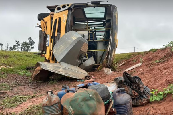 Ônibus que matou trabalhador rural tombou após sair da pista em curva e atingir valeta, diz empresa