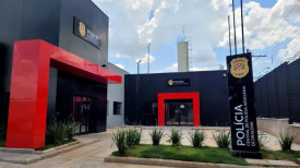 Marido Ã© preso apÃ³s mulher ser encontrada inconsciente no chÃ£o e com sangramento, em Ouro Verde