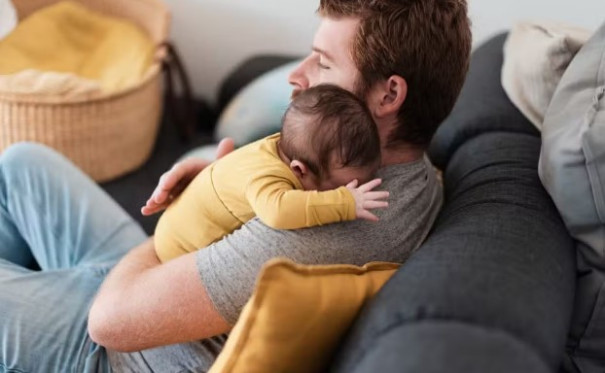 Licença-paternidade ampliada não vale de imediato; veja quando regra chega a 20 dias