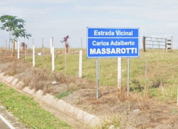 Prefeitura de Parapuã instala placas e inicia fiscalização contra carretas de sete eixos na PRP-138