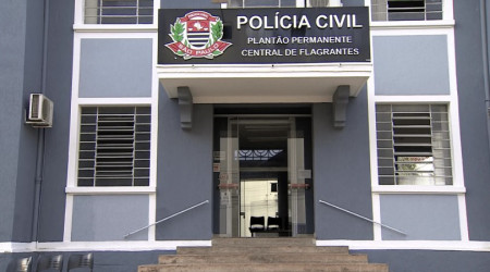 Marido descumpre medida protetiva concedida em favor da esposa, esconde-se embaixo da cama e acaba preso na Vila Brasil, em Presidente Prudente