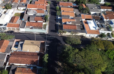 Recapeamento asfÃ¡ltico avanÃ§a pelas ruas do Conjunto Orlando Bergamaschi