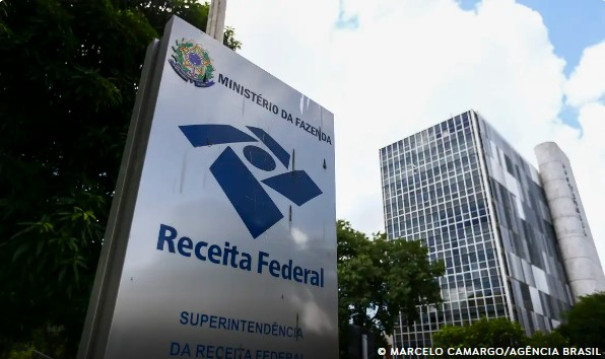 Receita paga nesta terça maior lote de restituição do IR da história
