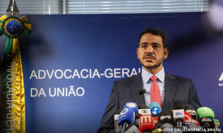 Senador apresenta relatÃ³rio favorÃ¡vel Ã  indicaÃ§Ã£o de Messias ao STF