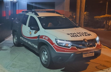 Homem Ã© preso ao ameaÃ§ar esposa com faca e a agredir com puxÃµes de cabelo, em RibeirÃ£o dos Ãndios