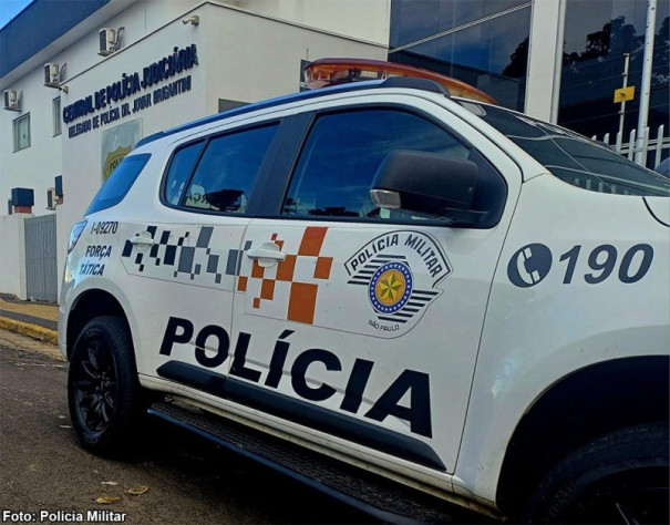 Homem portando arma branca rende frentista de posto, foge com dinheiro e acaba preso em flagrante por roubo em Tupã