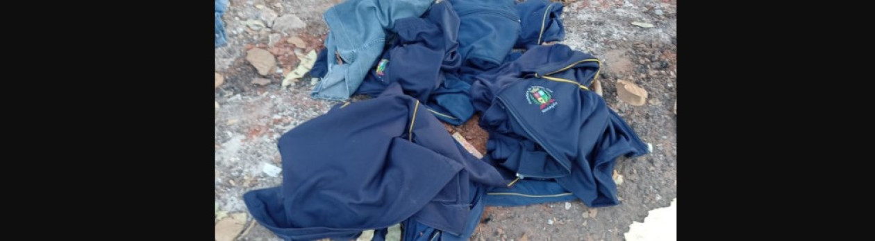  Secretaria de EducaÃ§Ã£o de Osvaldo Cruz recebe denÃºncia de uniformes escolares novos jogados no lixo