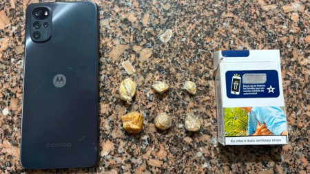Adolescente Ã© apreendido com porÃ§Ãµes de crack e uma caixa de cigarros na Vila Nova