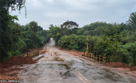 TrÃ¢nsito de veÃ­culos na vicinal que liga Bastos a TupÃ£ Ã© liberado apÃ³s interdiÃ§Ã£o por queda de parte da cabeceira de ponte