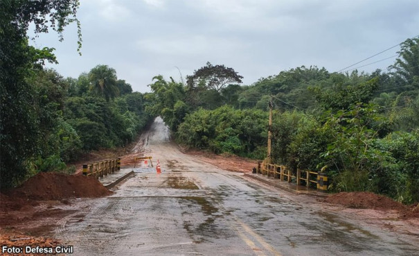 Trânsito de veículos na vicinal que liga Bastos a Tupã é liberado após interdição por queda de parte da cabeceira de ponte