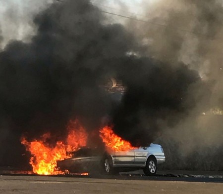 Mulher sofre queimaduras de primeiro grau em incêndio a veículo em Junqueirópolis